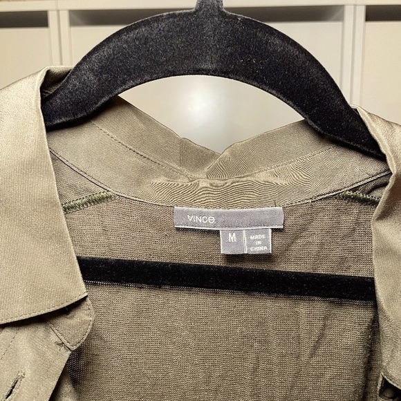 Blouse (Vince Top) - Picture 3 of 3